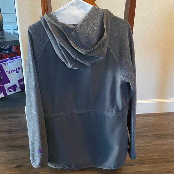 ⭐️the north face women’s zip up - Picture 5 of 6